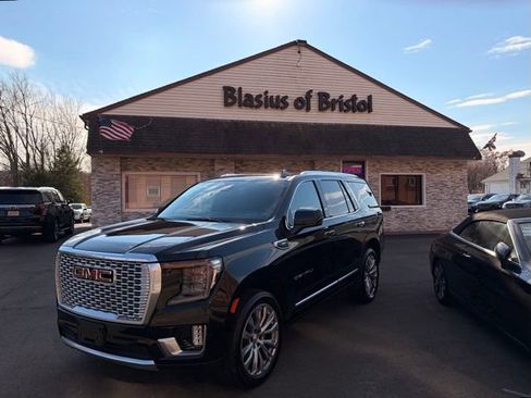 Used 2023 GMC Yukon Denali w/ LPO, Floor Liner Package image 1