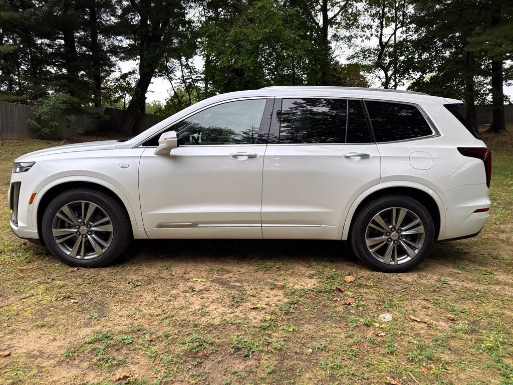 Used 2022 Cadillac XT6 Premium Luxury w/ Technology Package AWD/4WD image 11