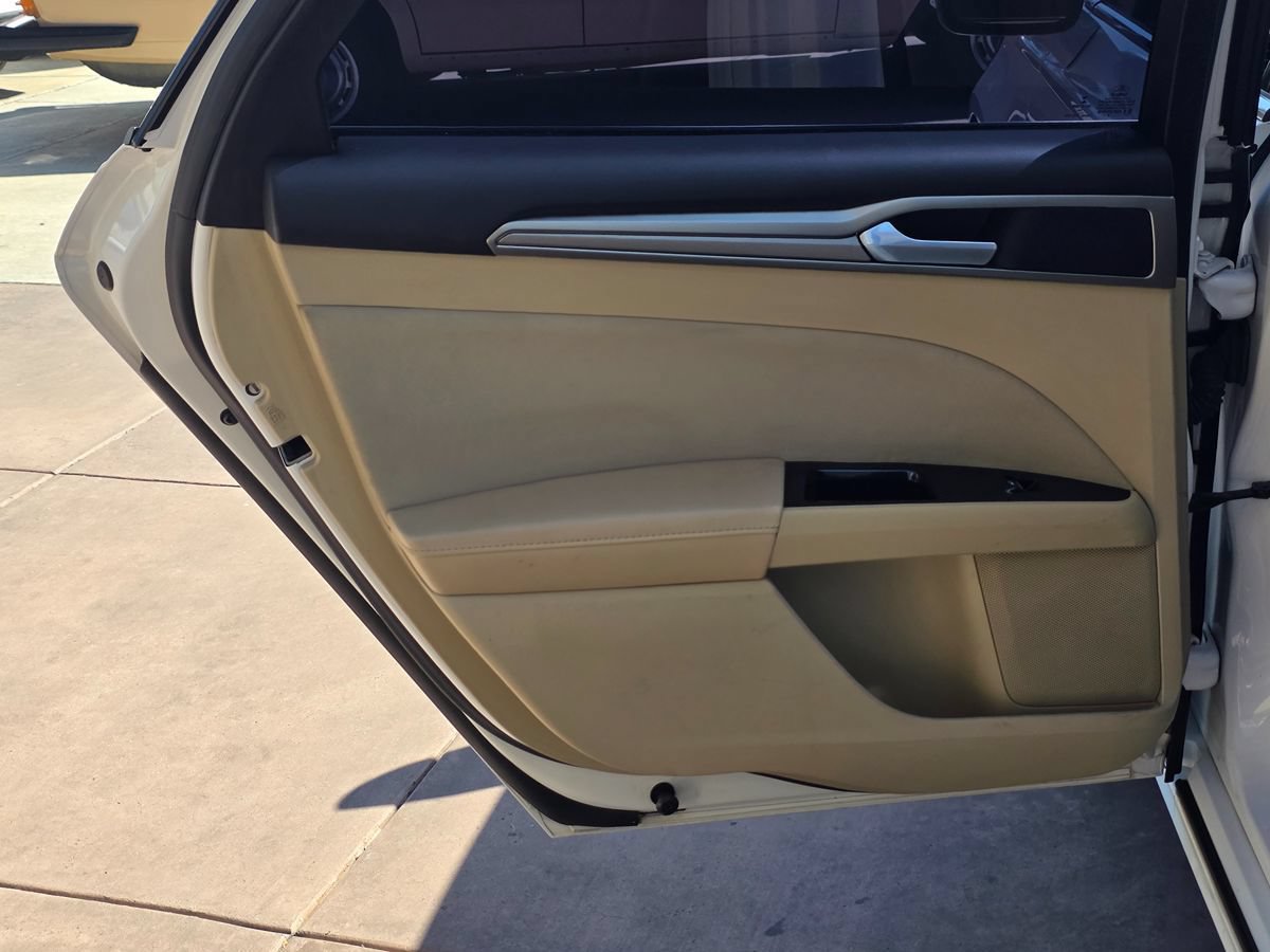 Used 2015 Ford Fusion SE FWD image 27