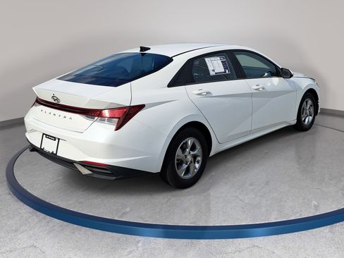 Used 2021 Hyundai Elantra SE FWD image 5