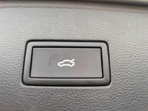Used 2026 Volkswagen Atlas SE w/ Panoramic Sunroof Package FWD image 15