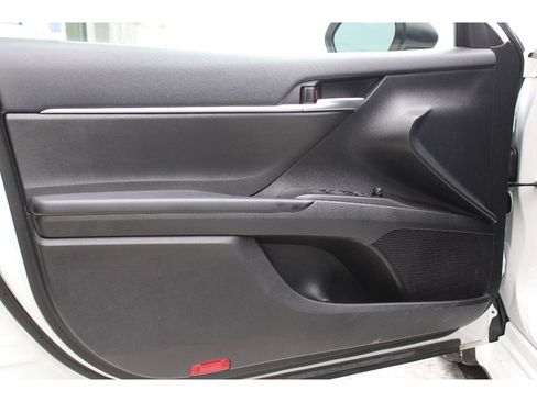 Used 2023 Toyota Camry SE image 7