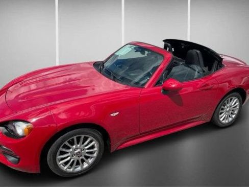 Used 2018 FIAT 124 Spider Classica w/ Technology & Siriusxm Group RWD image 8