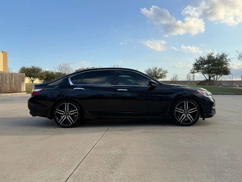 Used 2017 Honda Accord Sport image 6