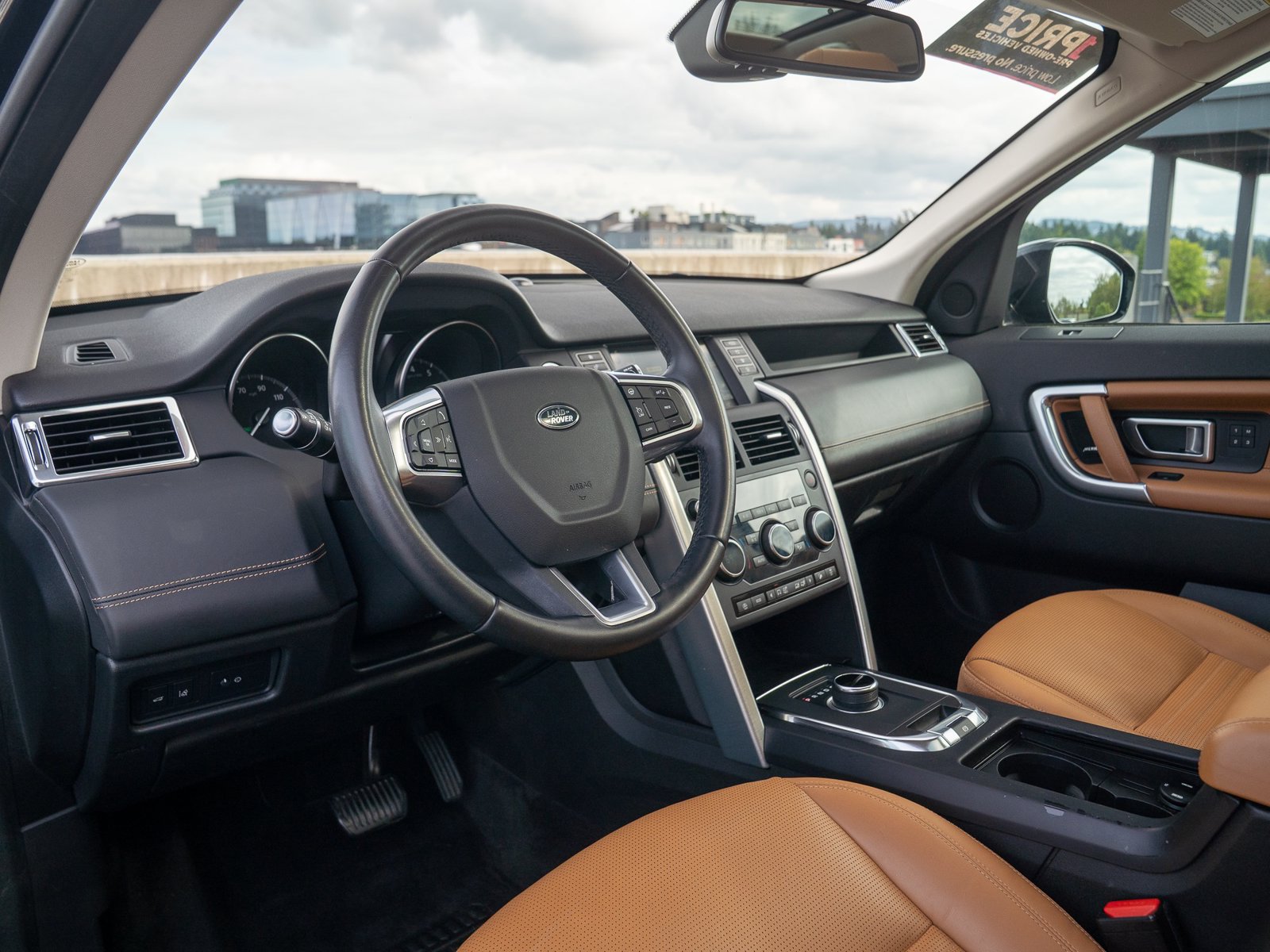 Used 2019 Land Rover Discovery Sport HSE Luxury AWD/4WD image 16