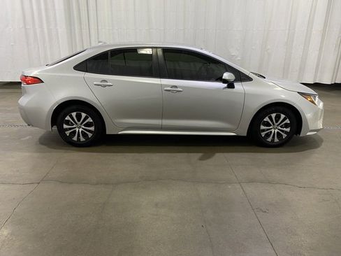 Certified 2022 Toyota Corolla LE image 3