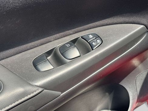 Used 2019 Nissan Sentra SV FWD image 12