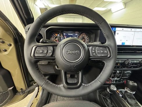 Used 2025 Jeep Wrangler Unlimited Rubicon image 30