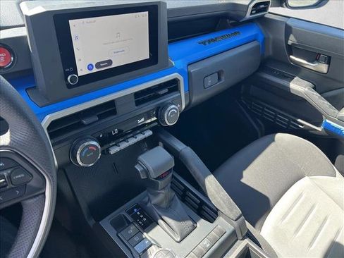 Certified 2025 Toyota Tacoma TRD Off-Road image 15