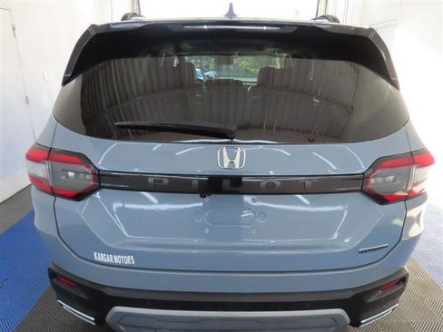 Used 2025 Honda Pilot Touring image 11