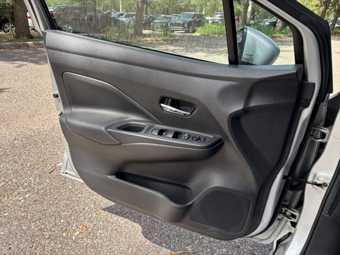 Used 2025 Nissan Versa SV FWD image 15