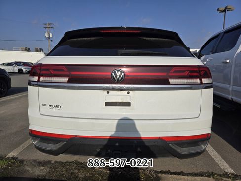 Used 2024 Volkswagen Atlas Cross Sport SE image 6