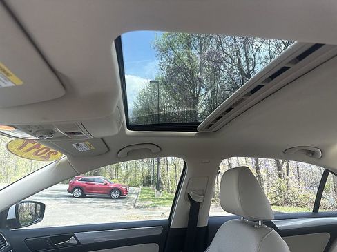 Used 2017 Volkswagen Jetta SE image 19