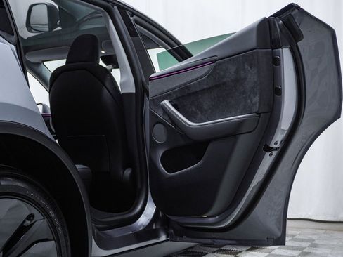 Used 2026 Tesla Model Y Long Range image 17