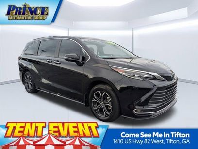 Used 2025 Toyota Sienna Platinum