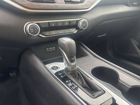 Used 2025 Nissan Altima 2.5 SV FWD image 40
