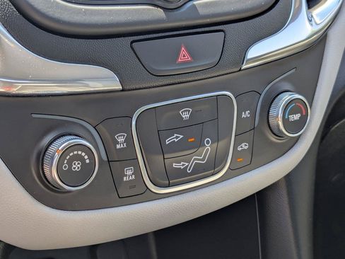 Used 2018 Chevrolet Equinox LS AWD/4WD image 19