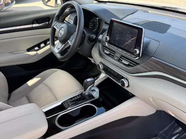 Used 2023 Nissan Altima 2.5 SV FWD image 9