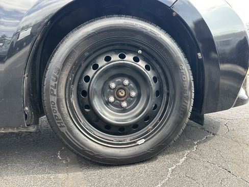 Used 2015 Toyota Corolla LE image 13