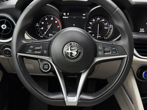 Used 2019 Alfa Romeo Stelvio RWD image 13