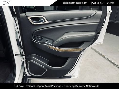 Used 2018 GMC Yukon Denali w/ Open Road Package AWD/4WD image 32