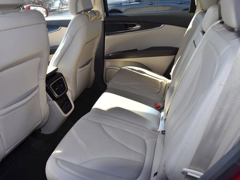 Used 2018 Lincoln MKX Reserve w/ Driver Assistance Package image 11