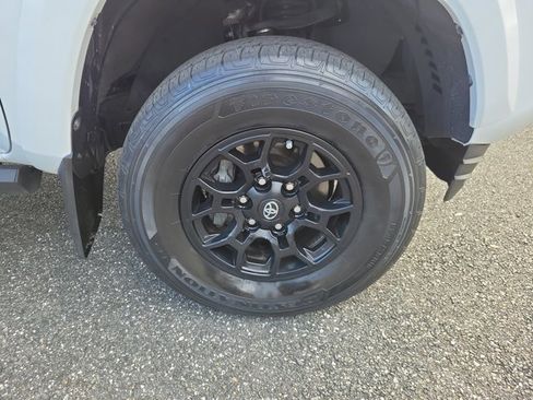 Used 2022 Toyota Tacoma SR5 image 7