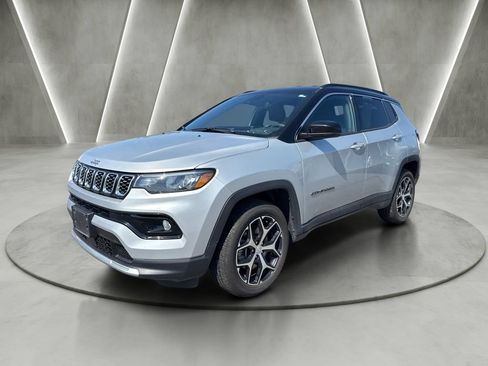 Used 2024 Jeep Compass Limited AWD/4WD image 3
