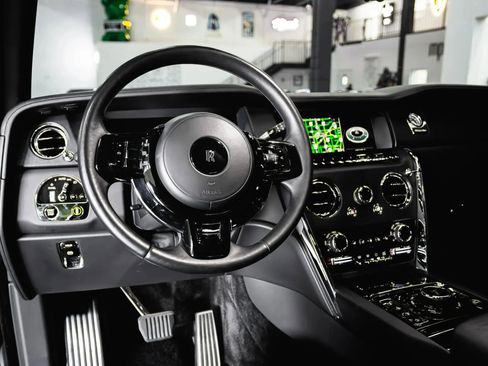 Used 2021 Rolls-Royce Cullinan image 30