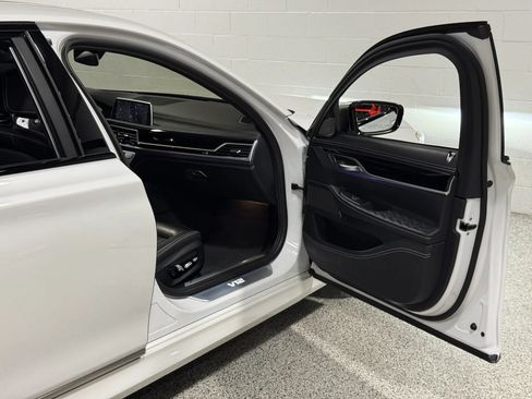 Used 2022 BMW M760i xDrive w/ Luxury Rear Seating Package AWD/4WD image 50