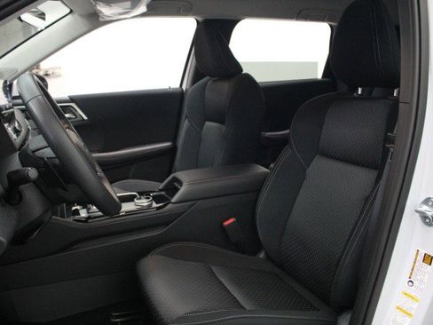 New 2026 Mitsubishi Outlander ES image 7