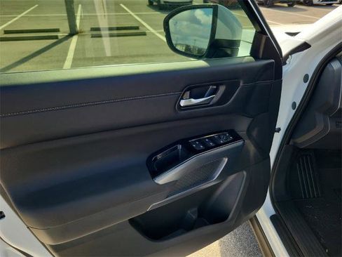 Certified 2025 Nissan Pathfinder SL image 24