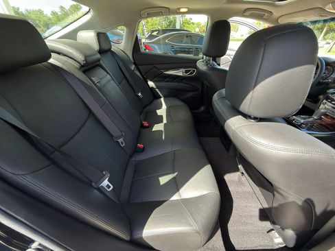 Used 2015 INFINITI Q70 3.7 RWD image 18