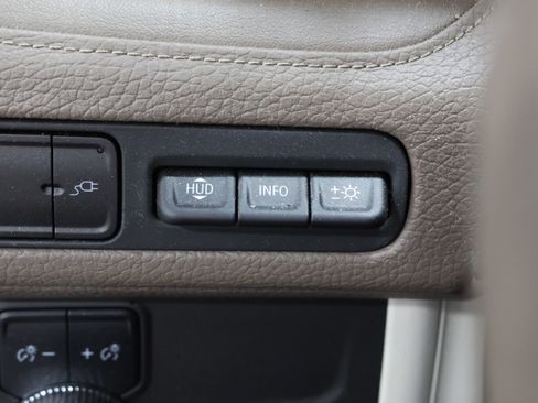 Used 2021 GMC Yukon XL Denali image 16