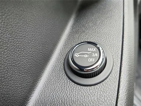Used 2023 Chevrolet Traverse RS FWD image 19