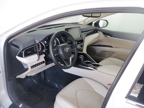 Used 2023 Toyota Camry XLE w/ Navigation Package image 11