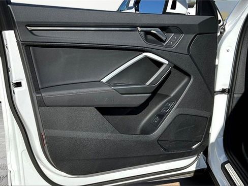 Used 2025 Audi Q3 2.0T Premium w/ Convenience Package image 18