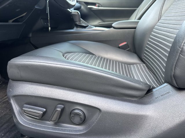 Used 2021 Toyota Camry SE FWD image 16