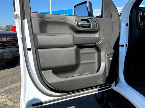 Used 2023 GMC Sierra 2500 AT4 w/ AT4 Premium Plus Package image 18