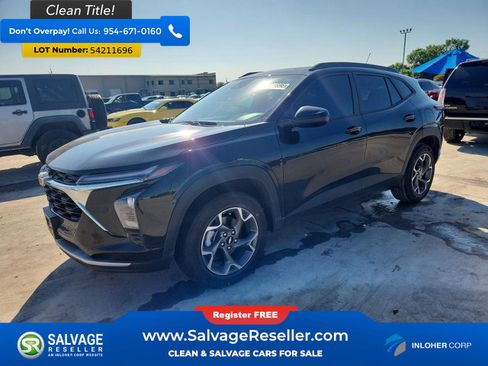 Used 2025 Chevrolet Trax LT w/ Sunroof Package FWD image 1