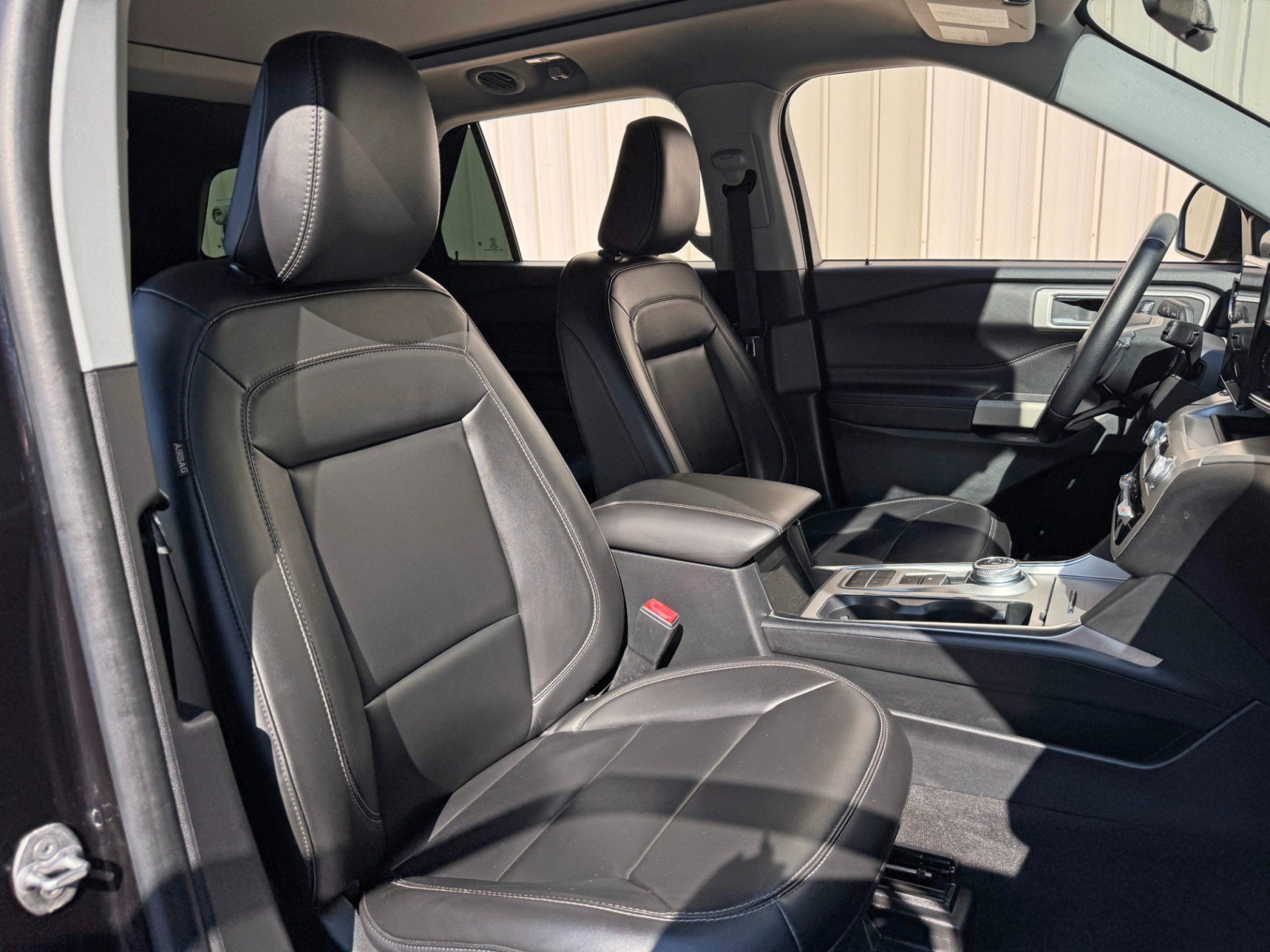 Used 2022 Ford Explorer XLT w/ Equipment Group 202A RWD image 37