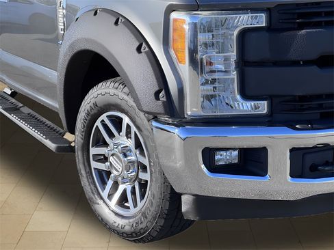 Used 2017 Ford F350 Lariat image 46