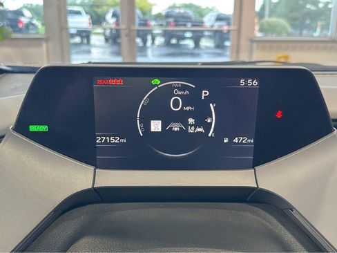 Used 2025 Toyota Prius LE FWD image 3