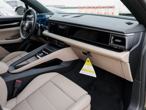 New 2025 Porsche Macan 4S Electric image 27