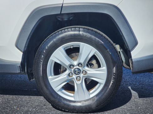 Used 2019 Toyota RAV4 XLE w/ Convenience Package image 9