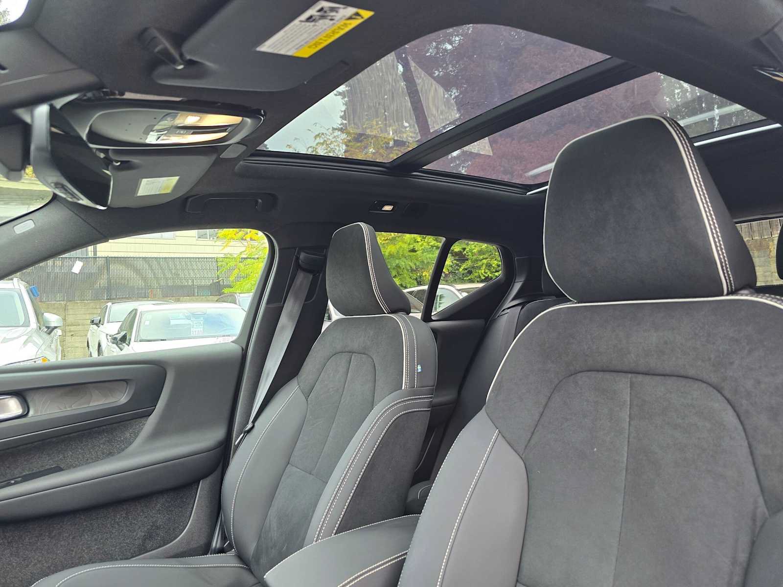 Used 2024 Volvo XC40 Recharge Plus w/ Protection Package Premier AWD/4WD image 22