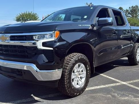 Used 2025 Chevrolet Silverado 1500 LT AWD/4WD image 3