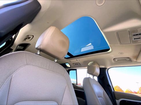 Used 2020 Land Rover Defender 110 SE image 13