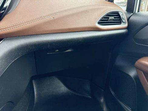 Used 2018 Chrysler Pacifica Limited w/ Advanced Safetytec Group FWD image 28