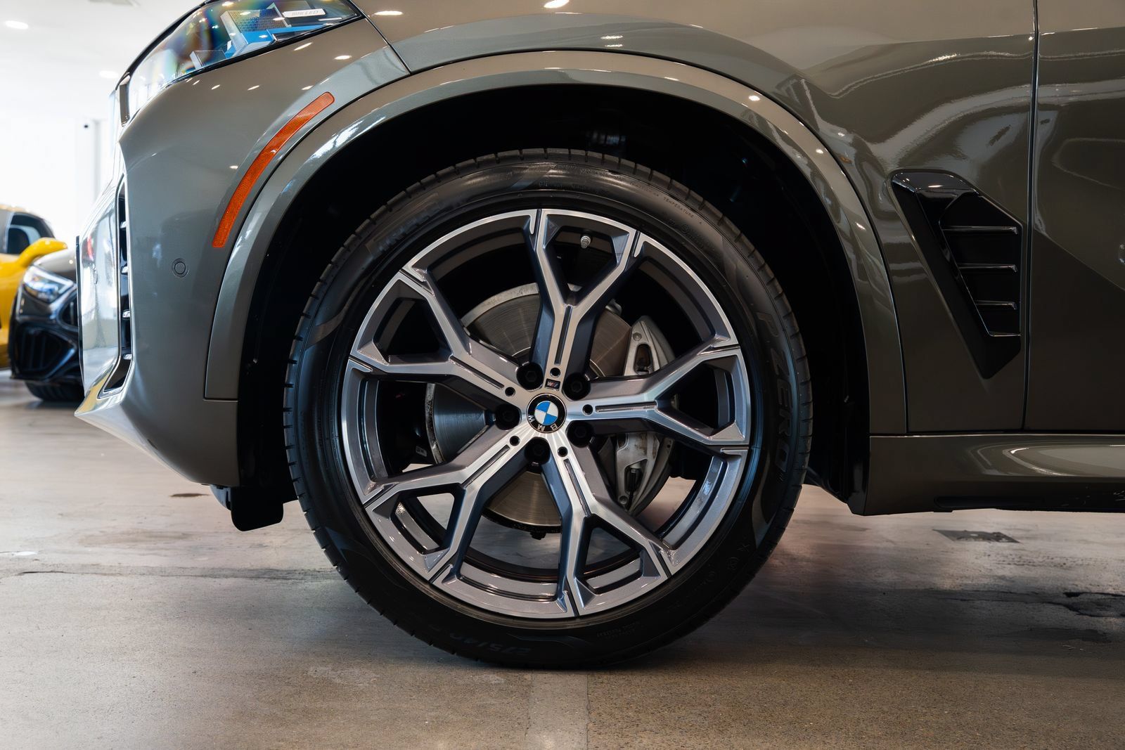 Used 2024 BMW X5 xDrive40i w/ M Sport Package AWD/4WD image 7